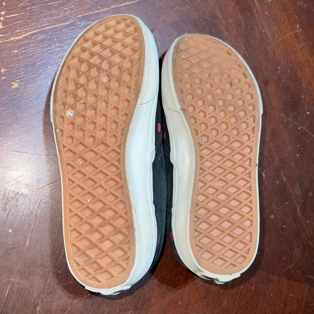 Vans Kids Classic Slip-On Black Suede Red Embroidered Hearts Sneakers Size 2.5Y